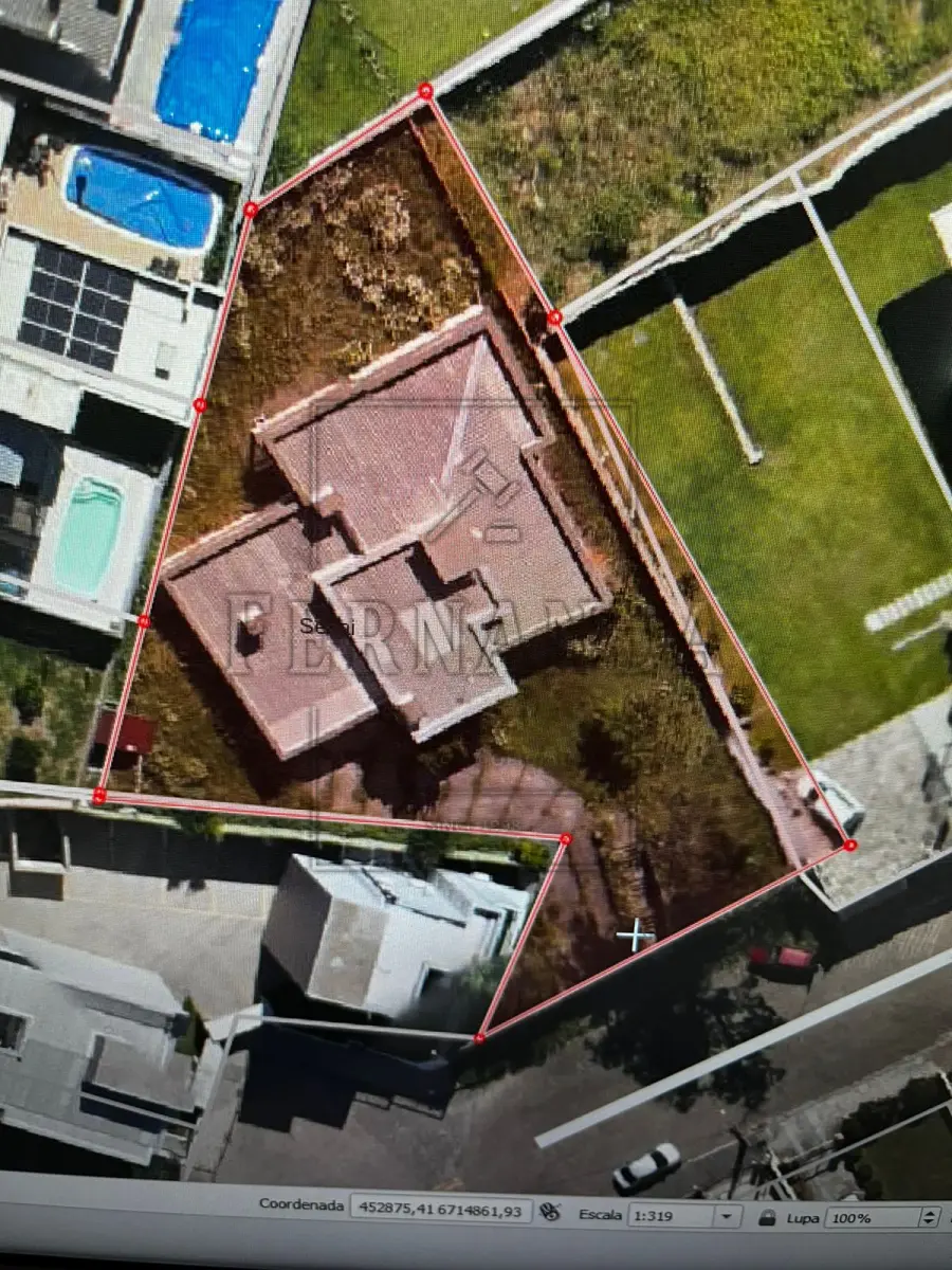 LOTE 001 - Metade do imóvel de Matrícula n° 38.974, Registro de Imóveis de Montenegro, Livro n°02 – Registro Geral. Sendo metade de um terreno, com a superfície de 879,00m², de formato irregular, situado no bairro Senai, zona urbana de Montenegro. Avaliado em R$ 1.200.000,00 (um milhão e duzentos mil reais). 2°Leilão.