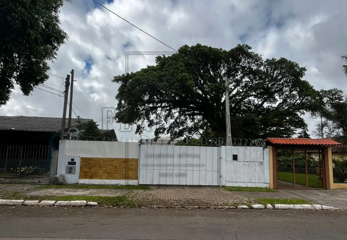 LOTE 002 - Um terreno situado na Rua Almirante Barroso, 369, Vila Fernandes, Canoas/RS, matrícula 46.107 do Registro de Imóveis de Canoas. Avaliado em R$385.000,00. 2°Leilão.