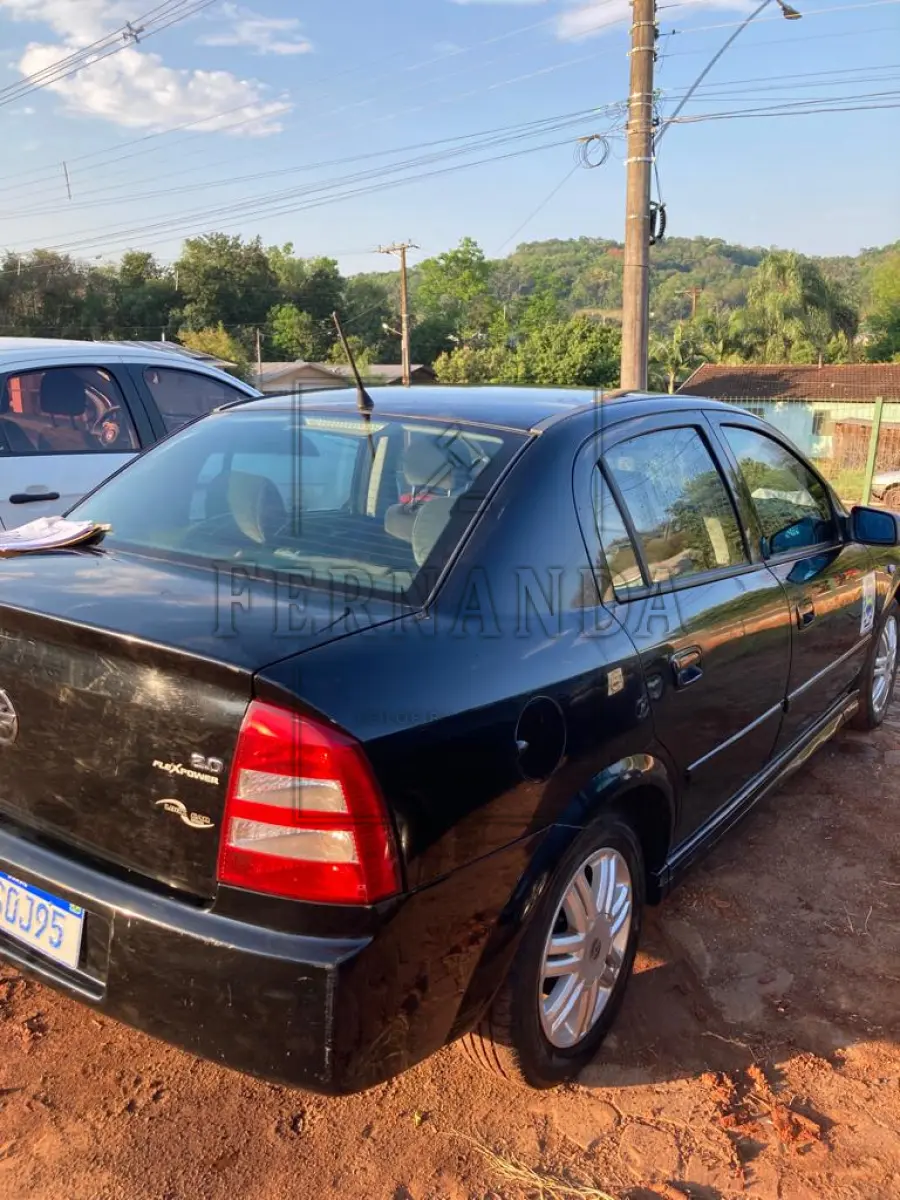 LOTE 003 - Astra Sedan/Elegance, GM, ano/modelo 2005/2006, cor preta, motor 2.0, 128cv, álcool/gasolina, placa IMS 0J95, em circulação. Avaliado em R$ 12.100,00.