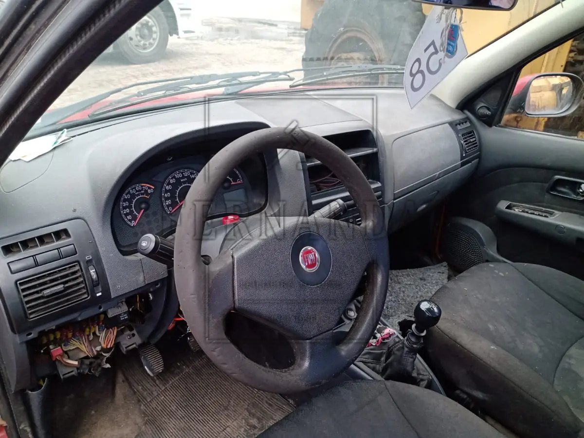 LOTE 058 - Veículo Fiat Siena EL Flex, ano/modelo 2011/2011, placa IRX2407. Avaliado em R$ 3.000,00.