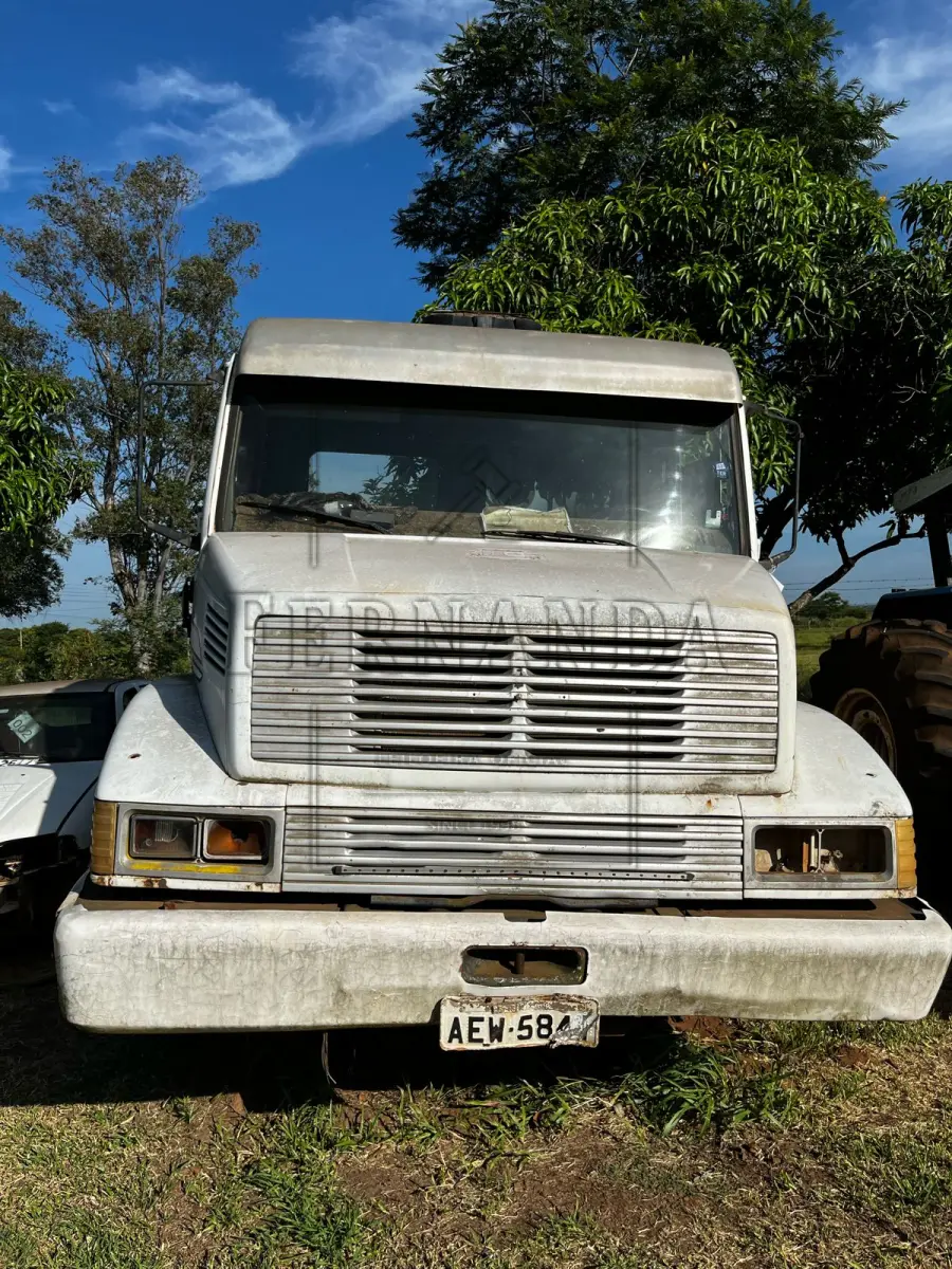 LOTE 003 - Cavalo Trator Mercedes Benz modelo LS1935, ano/modelo 1994, placa AEW5841. Avaliado em R$ 2.500,00.
