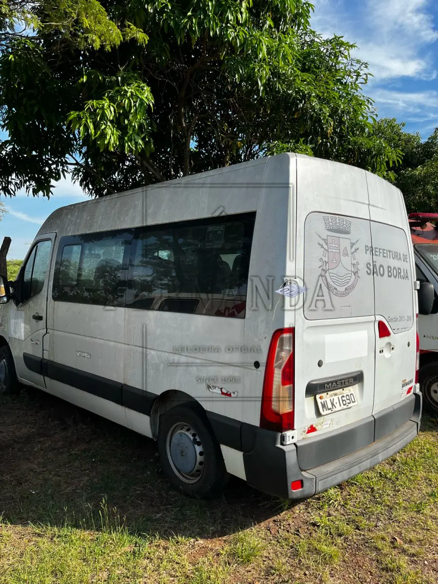 LOTE 012 - Microônibus Renault/ Master EUR STDL2, ano/modelo 2013/2014, placas MLK1690. Avaliado em R$ 12.000,00.