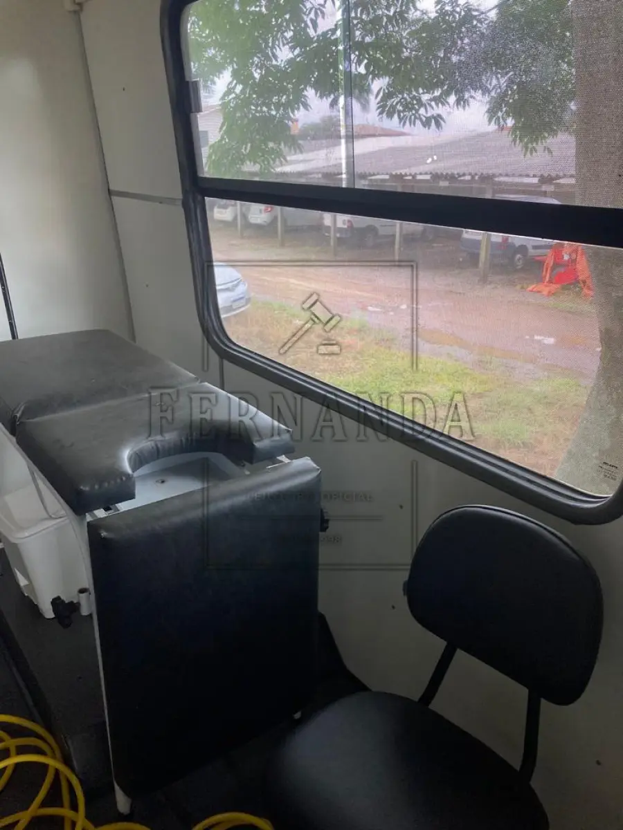 LOTE 005 - Veículo Ônibus, marca Mercedes Benz, ano 1991, cor branca combustível diesel, fabricação nacional e modificado para motor home. Avaliado em R$ 20.000,00.