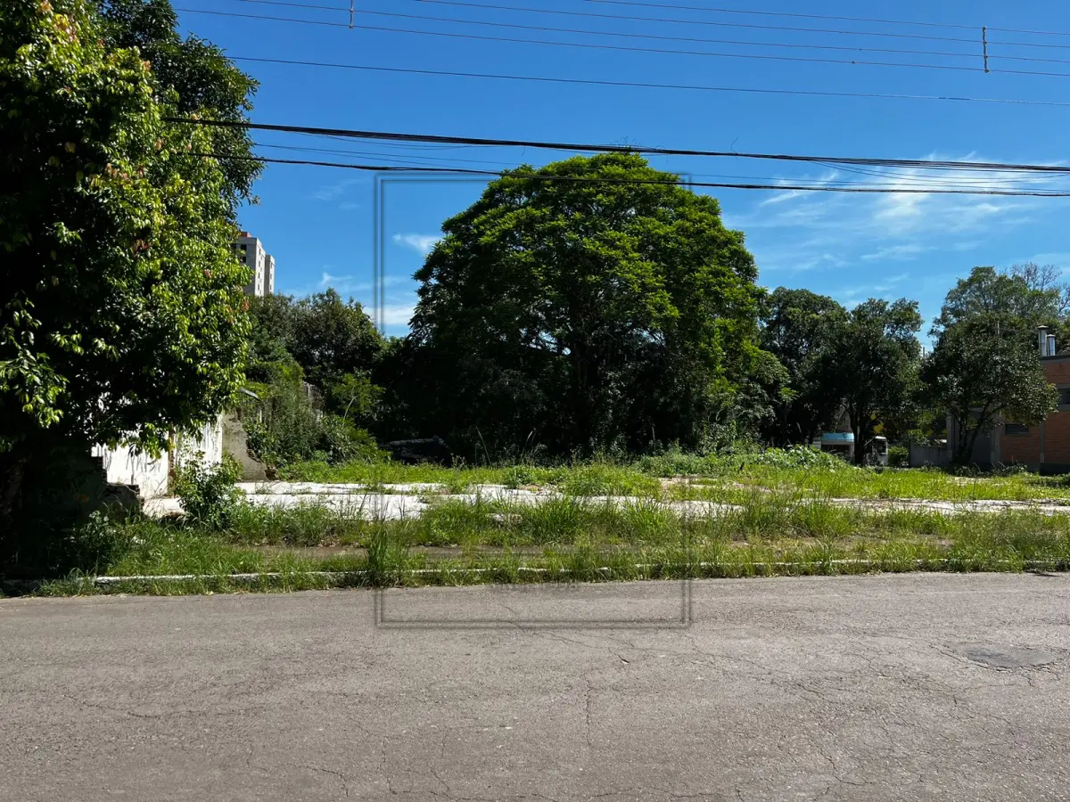 LOTE 001 - Um terreno com área de 1403,95m², localizado na Rua Rodrigues Alves, n°185, Bairro Industrial, em Novo Hamburgo. Matrícula n° 118.732. Avaliado em R$  866.040,60.