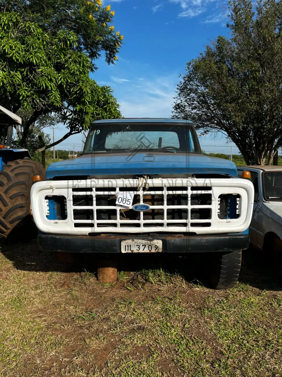 LOTE 005 - Caminhão Ford F-14.000, Ano fabricação 1989, placa IIL3709. Avaliado em R$ 2.000,00.