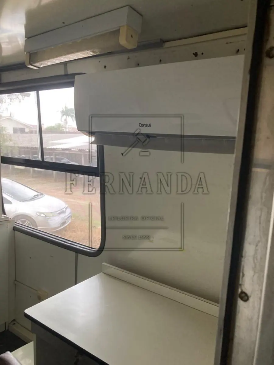 LOTE 005 - Veículo Ônibus, marca Mercedes Benz, ano 1991, cor branca combustível diesel, fabricação nacional e modificado para motor home. Avaliado em R$ 20.000,00.