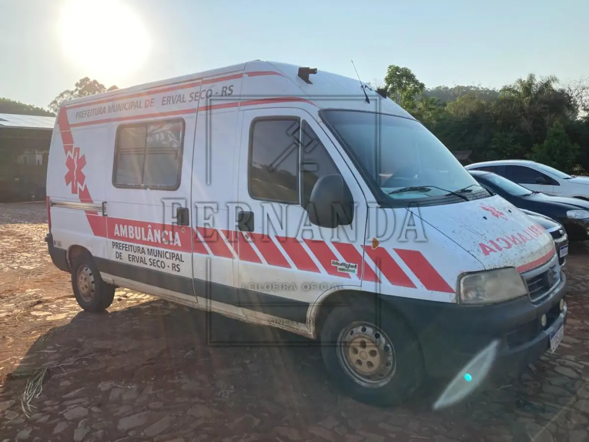 LOTE 001 - Camionete Furgão Fiat/Ducato MC TCA (Ambulância) ano/modelo 2012/2013, motor 127 cv, diesel, placa ITR5182, em circulação. Avaliado em R$ 45.700,00.