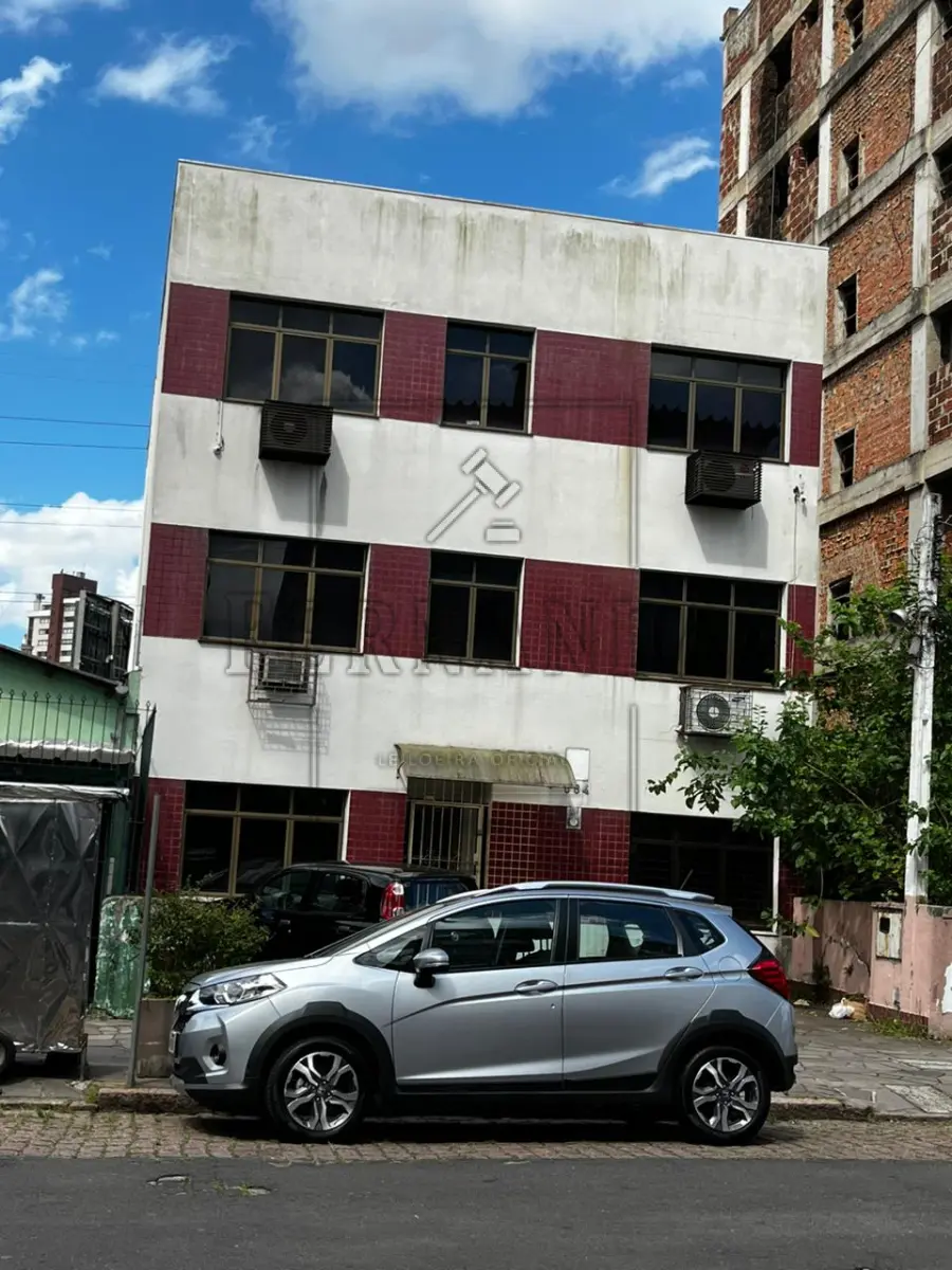 LOTE 004 - Imóvel localizado na Rua Livramento n°584, bairro Santana, CEP 90640-130, Porto Alegre/RS. Matrícula n°36.674 do Registro de Imóveis da 2°Zona de Porto Alegre. Avaliado em R$ 800.000,00. 2°Leilão.