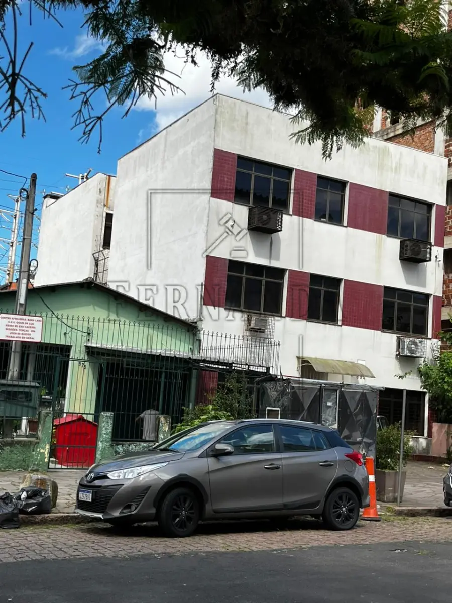 LOTE 006 - Imóvel localizado na Rua Livramento n°584, bairro Santana, CEP 90640-130, Porto Alegre/RS. Matrícula n°36.674 do Registro de Imóveis da 2°Zona de Porto Alegre. Avaliado em R$ 800.000,00. 2°Leilão.