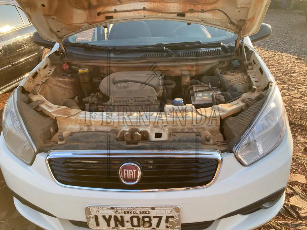 LOTE 004 - Siena Attract, Fiat ano/modelo 2018, cor branca, motor 1.0, 75 cv álcool/gasolina,  Placa IYN0875, em circulação. Avaliado em R$ 29.900,00.