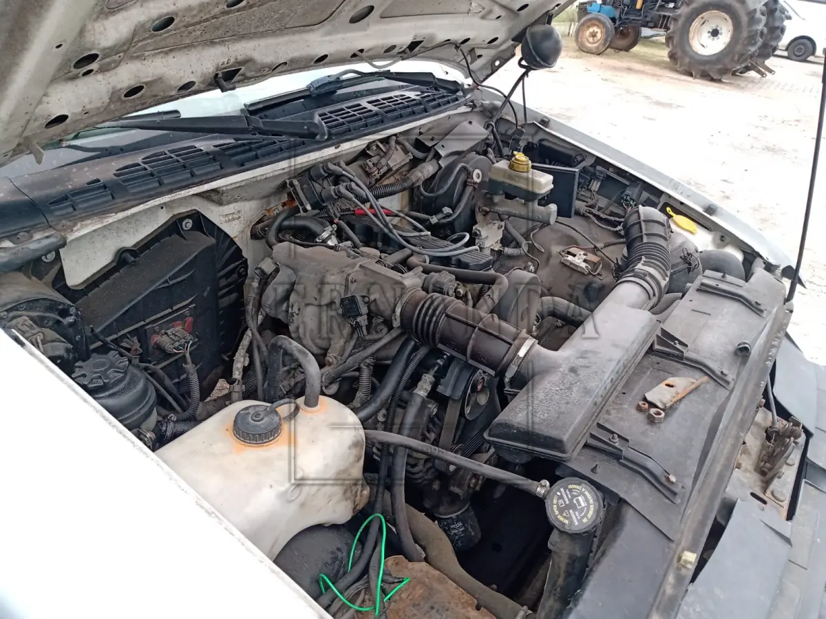 LOTE 059 - Veículo GM/S10 2.2S, ano/modelo 2000/2000, placa IJN9828. Avaliado em R$ 2.800,00.