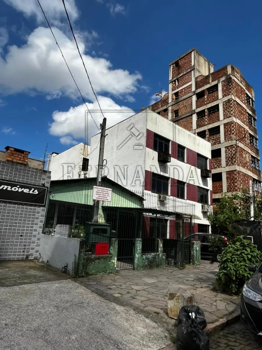 LOTE 004 - Imóvel localizado na Rua Livramento n°584, bairro Santana, CEP 90640-130, Porto Alegre/RS. Matrícula n°36.674 do Registro de Imóveis da 2°Zona de Porto Alegre. Avaliado em R$ 800.000,00. 2°Leilão.