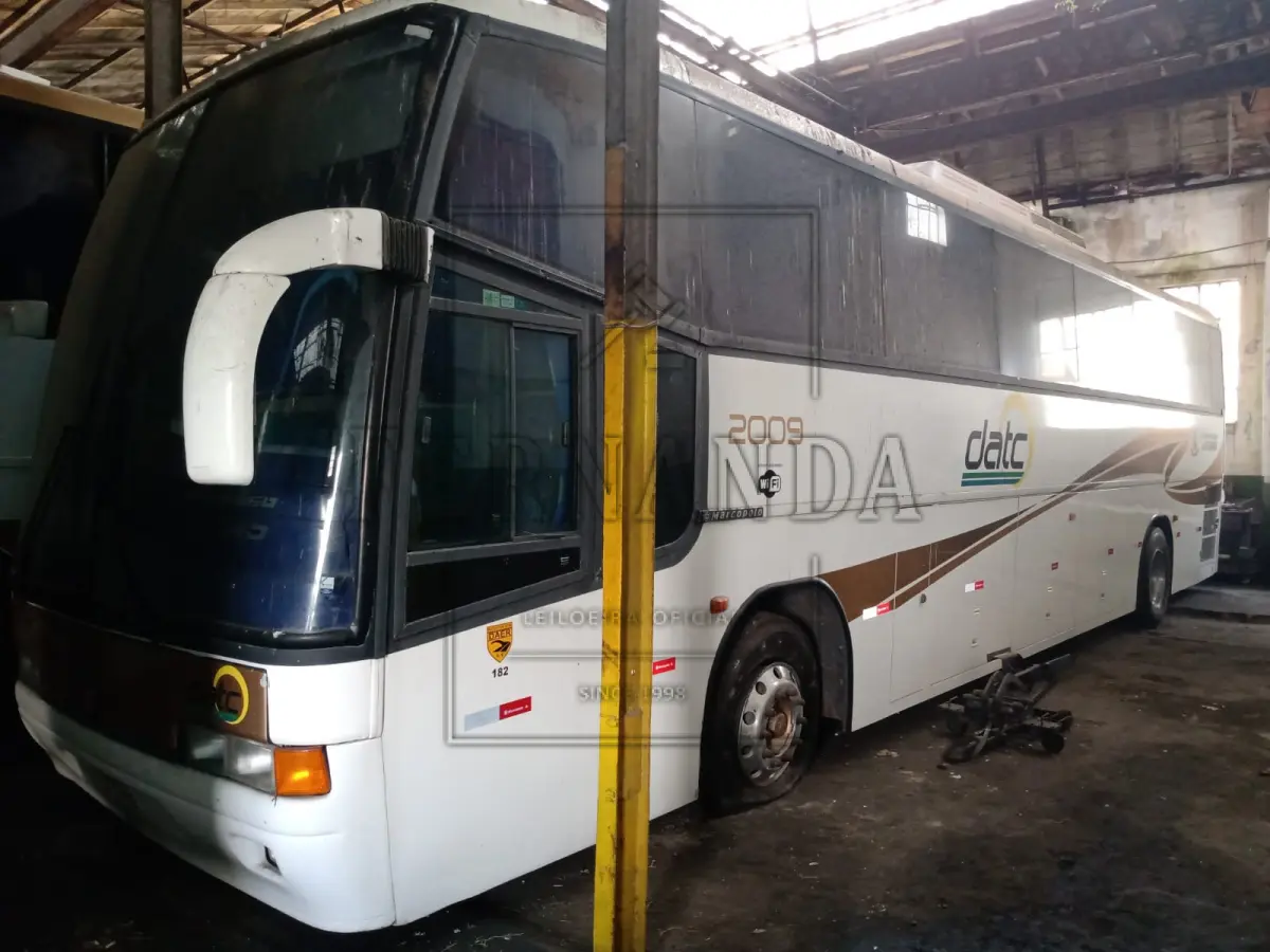 LOTE 054 - Ônibus Volvo/ Marcopolo Paradiso GVR, ano/modelo 1999/2000, placa IJF9690. Avaliado em R$ 40.000,00.