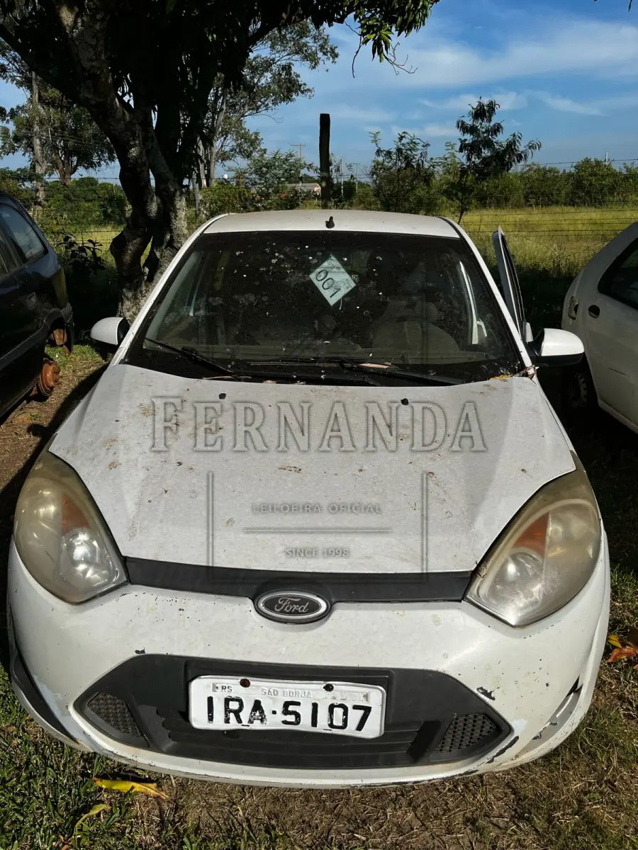 LOTE 001 - Automóvel Ford/Fiesta 1.6, ano/modelo 2010, placa IRA5107. Avaliado em R$ 3.000,00.