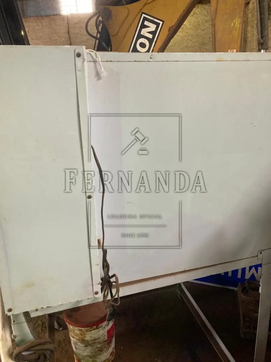 LOTE 001 - Um Forno industrial, marca Progás, PRP5000. Avaliado em R$ 200,00.