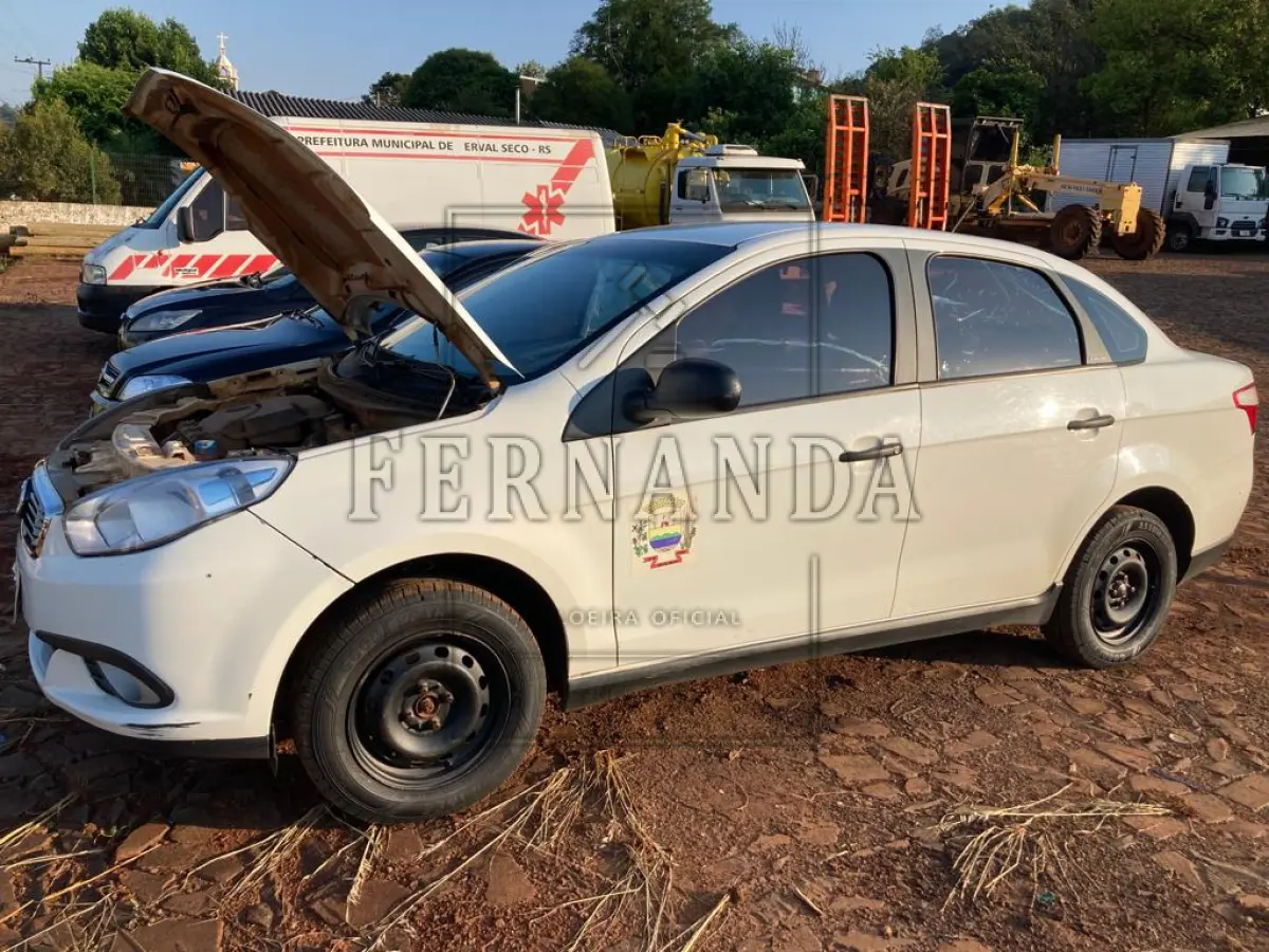 LOTE 004 - Siena Attract, Fiat ano/modelo 2018, cor branca, motor 1.0, 75 cv álcool/gasolina,  Placa IYN0875, em circulação. Avaliado em R$ 29.900,00.