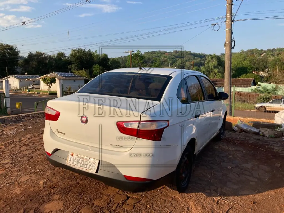 LOTE 004 - Siena Attract, Fiat ano/modelo 2018, cor branca, motor 1.0, 75 cv álcool/gasolina,  Placa IYN0875, em circulação. Avaliado em R$ 29.900,00.