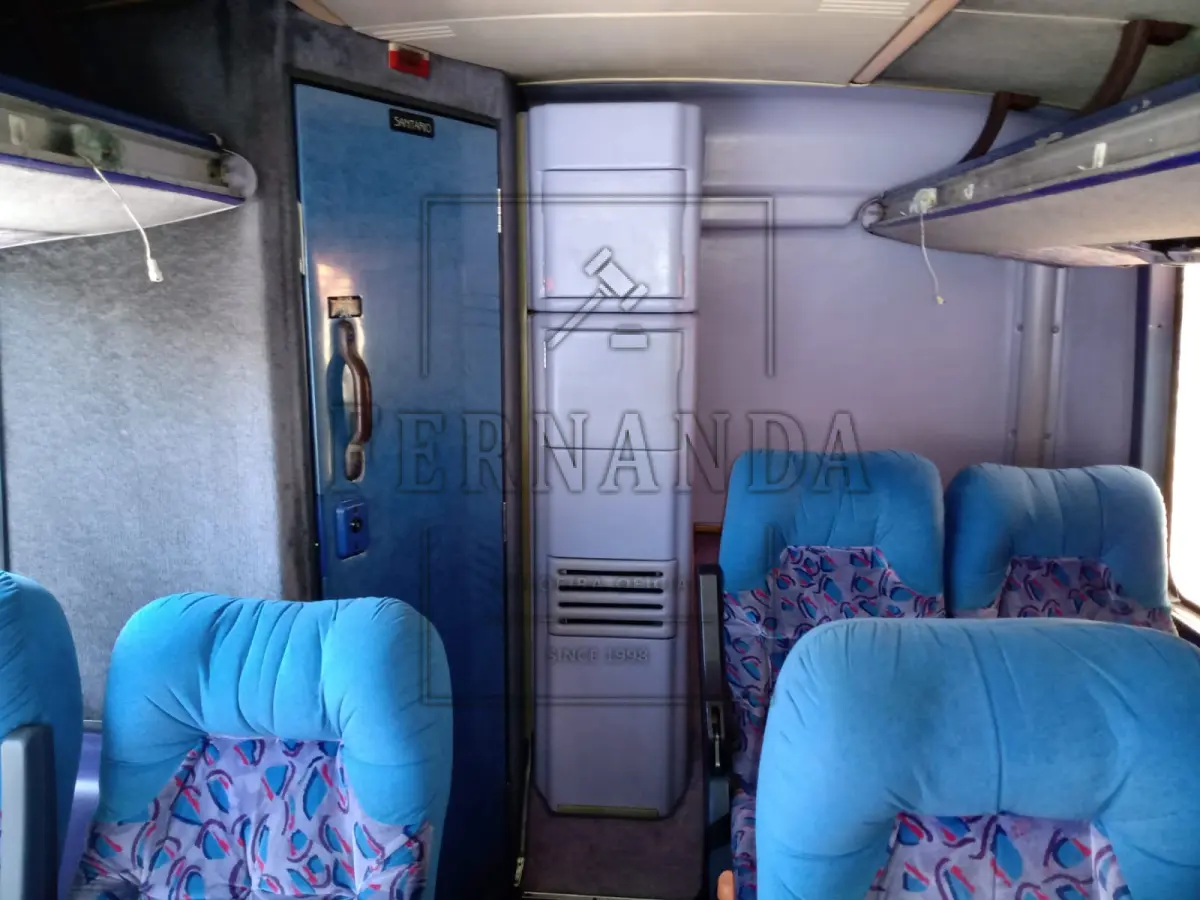 LOTE 052 - Ônibus Volvo/ Marcopolo Paradiso GVR, ano/modelo 1999/2000, placa IJF8967. Avaliado em R$ 8.000,00.