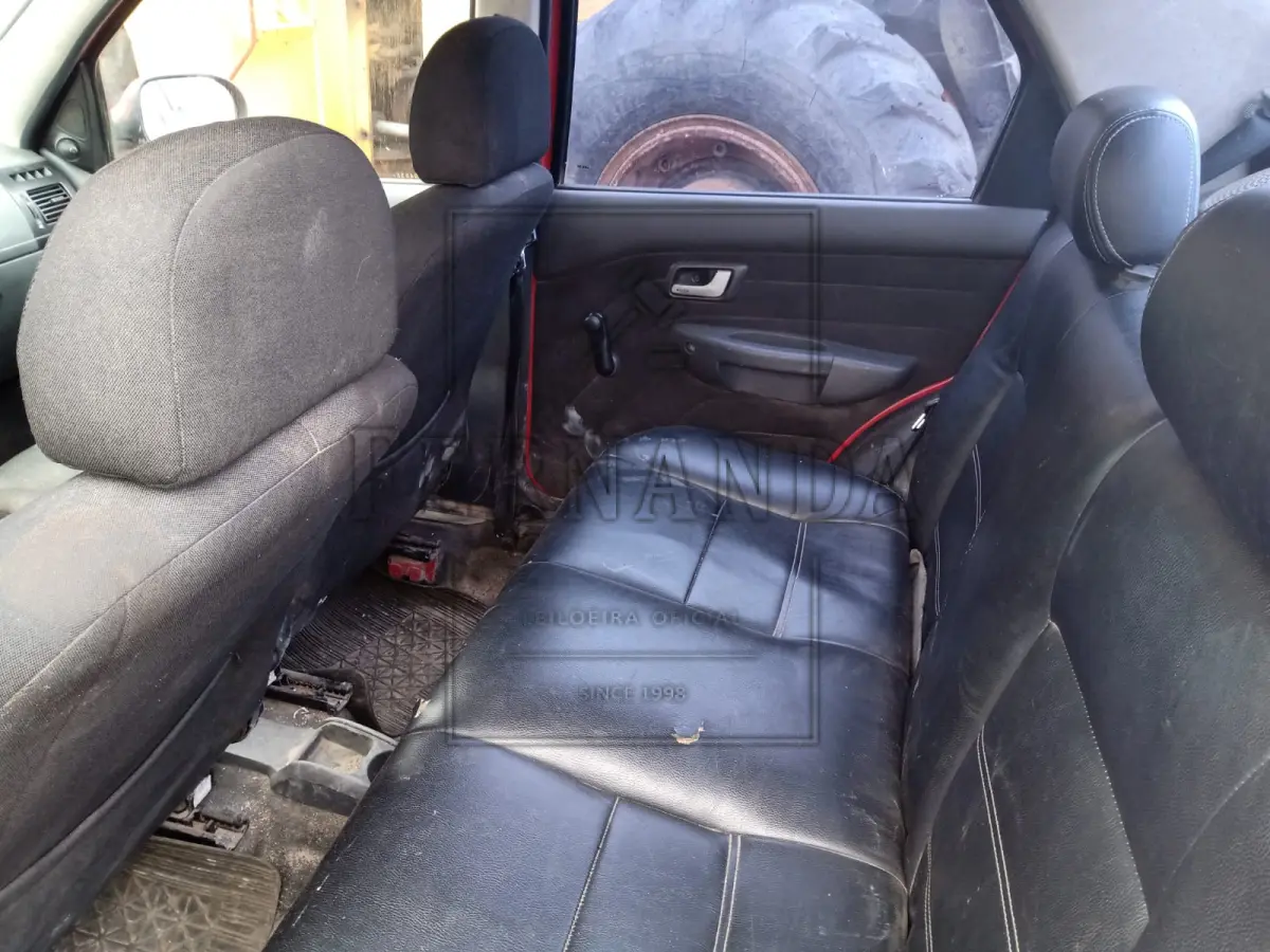 LOTE 058 - Veículo Fiat Siena EL Flex, ano/modelo 2011/2011, placa IRX2407. Avaliado em R$ 3.000,00.