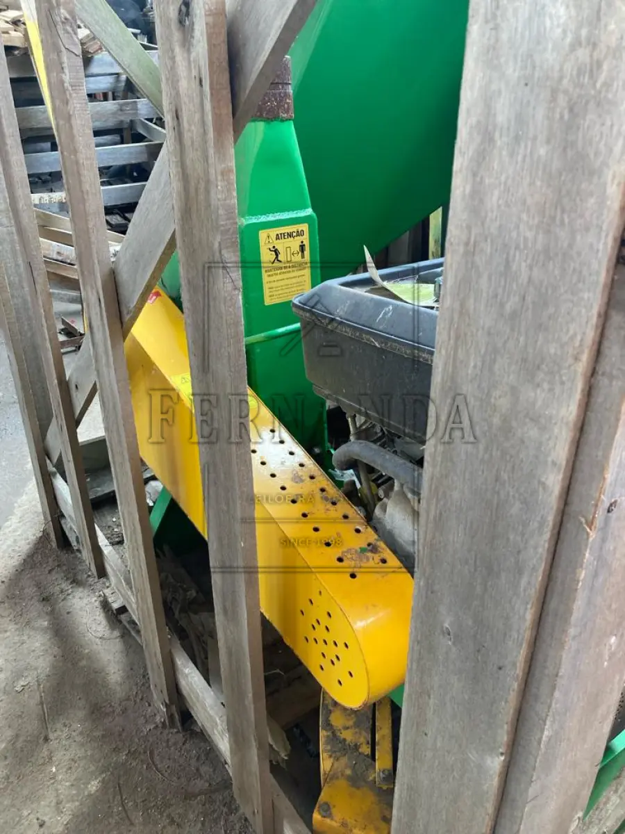 LOTE 014 - Triturador de resíduos, marca TRAPP, modelo Tr600G, motor a gasolina 16HP. Avaliado em R$ 20.263,67.