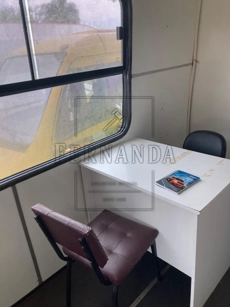 LOTE 005 - Veículo Ônibus, marca Mercedes Benz, ano 1991, cor branca combustível diesel, fabricação nacional e modificado para motor home. Avaliado em R$ 20.000,00.