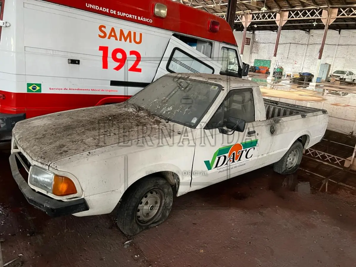 LOTE 037 - Veículo Ford/Pampa L, ano/modelo 1993/1993, placa IFR8027. Avaliado em R$ 1.500,00.