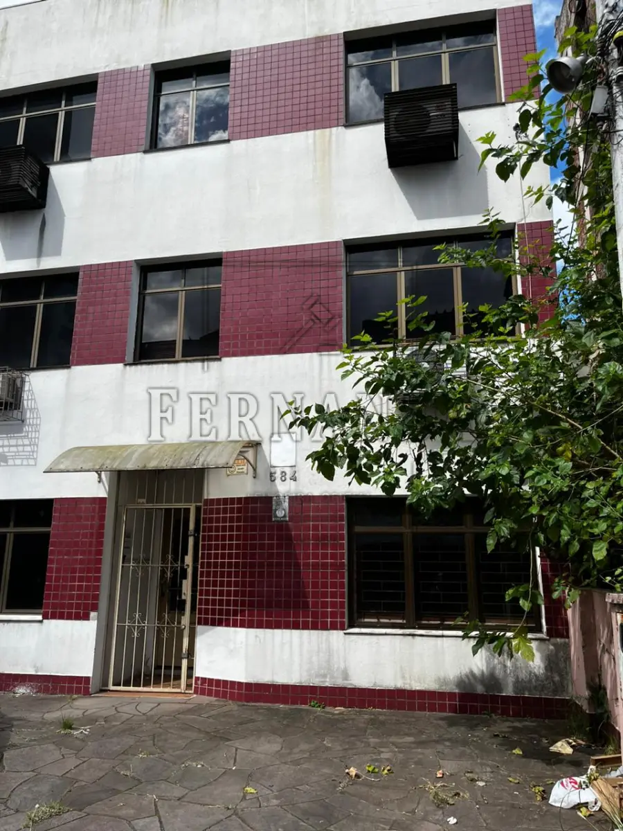 LOTE 004 - Imóvel localizado na Rua Livramento n°584, bairro Santana, CEP 90640-130, Porto Alegre/RS. Matrícula n°36.674 do Registro de Imóveis da 2°Zona de Porto Alegre. Avaliado em R$ 800.000,00. 2°Leilão.