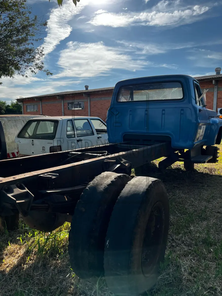 LOTE 005 - Caminhão Ford F-14.000, Ano fabricação 1989, placa IIL3709. Avaliado em R$ 2.000,00.