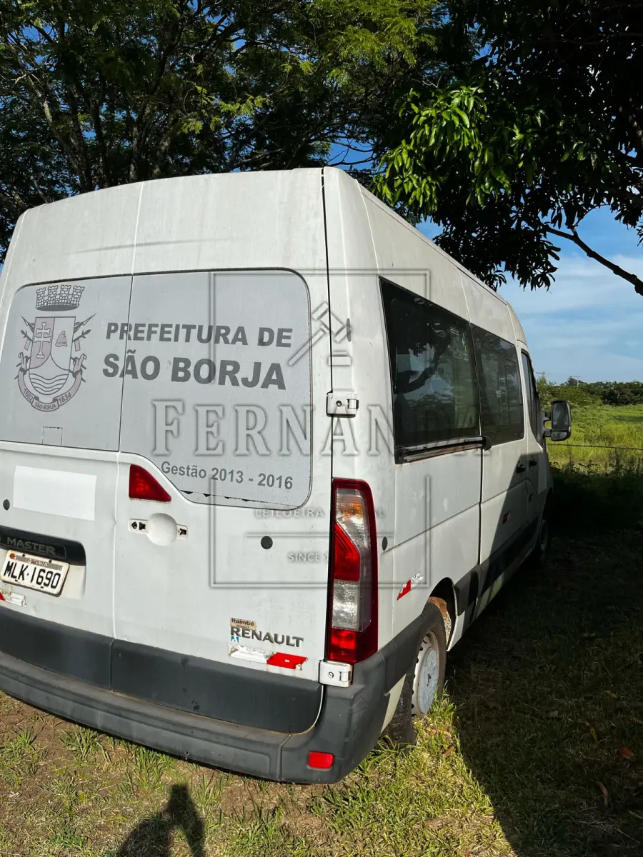 LOTE 012 - Microônibus Renault/ Master EUR STDL2, ano/modelo 2013/2014, placas MLK1690. Avaliado em R$ 12.000,00.
