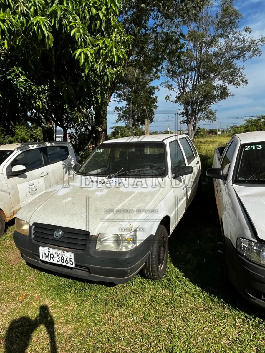 LOTE 021 - Automóvel Fiat/ Uno Mille Fire Flex, ano/modelo 2005, placas IMR3865. Avaliado em R$ 2.500,00.
