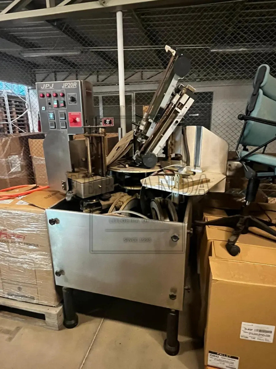 LOTE 076 - Máquina rotuladora automática rotativa tipo JP20R, n.941. Avaliada em R$ 80.000,00. 2° Leilão