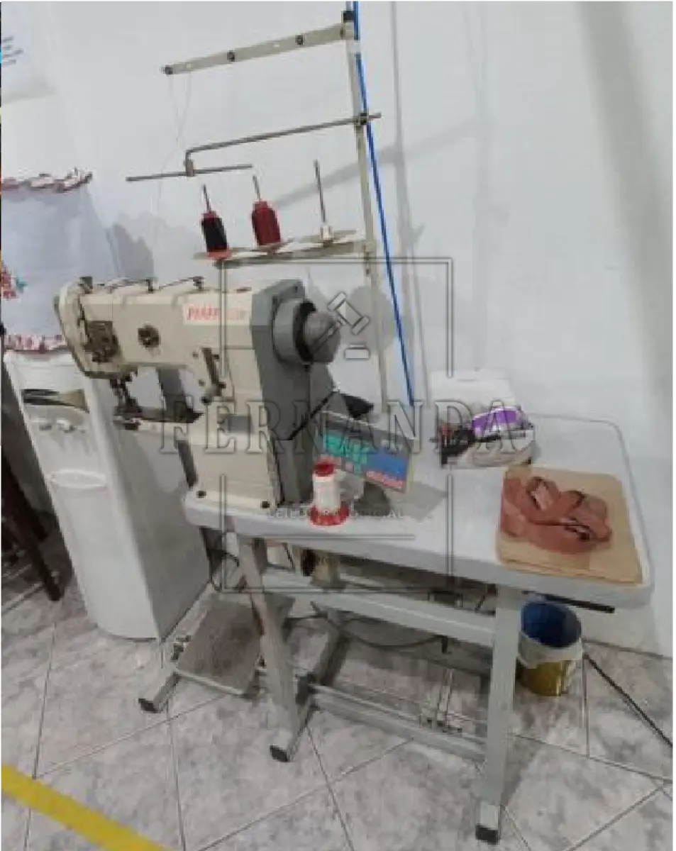 LOTE 029 - Máquina de costura, marca Pfaff, modelo 335. Avaliado em R$ 9.500,00. 2° Leilão.