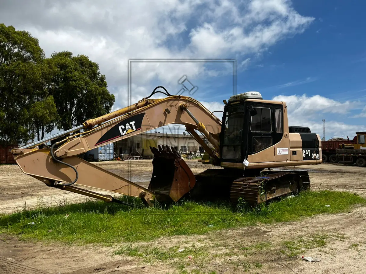 LOTE 018 - ESCAVADEIRA HIDRAULICA 315 M.A/CATERPILLAR, ANO/MODELO 1998/1998, PLACA IIK1529. AVALIADA EM  R$ 26.000,00.