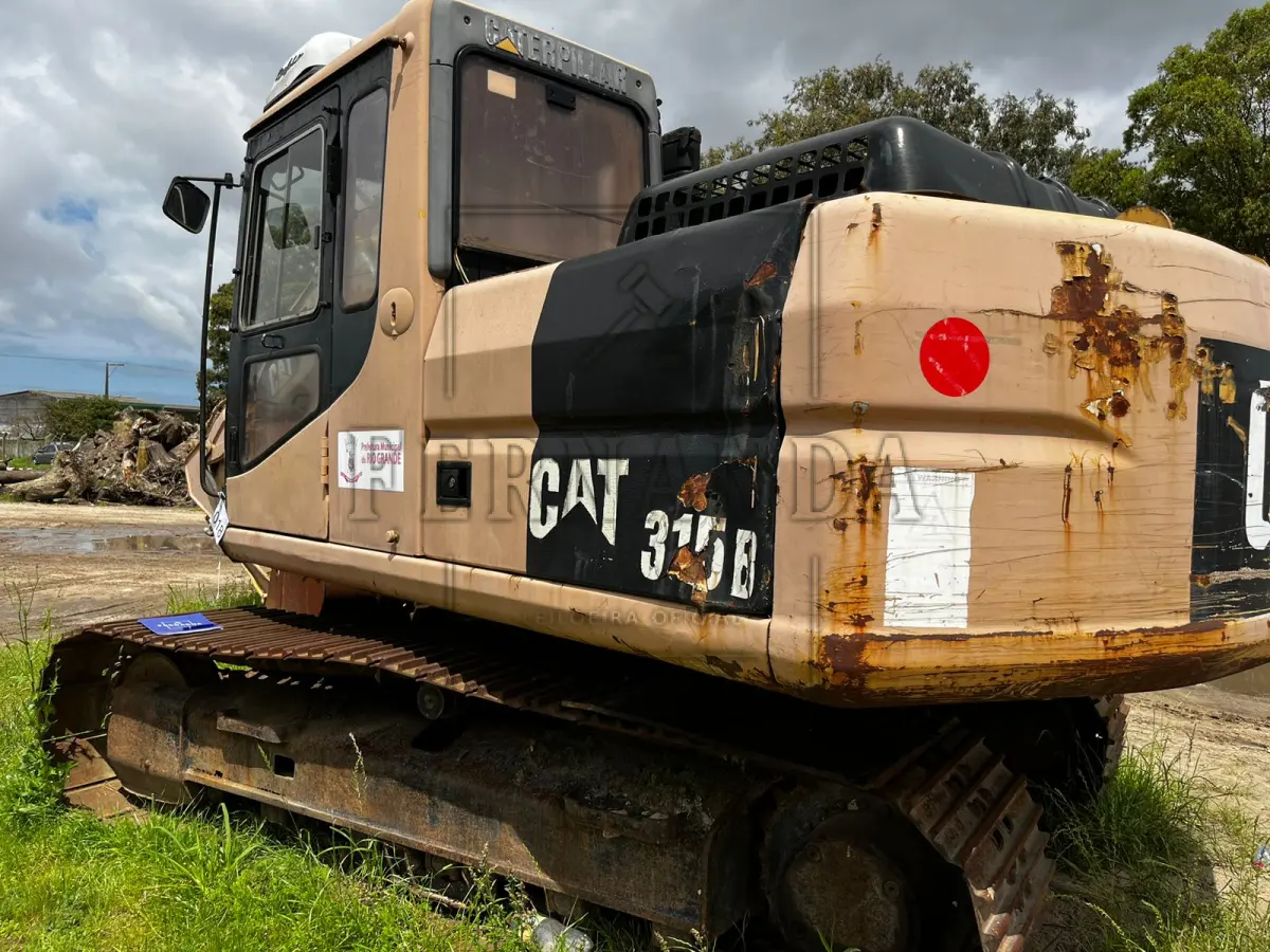 LOTE 018 - ESCAVADEIRA HIDRAULICA 315 M.A/CATERPILLAR, ANO/MODELO 1998/1998, PLACA IIK1529. AVALIADA EM  R$ 26.000,00.