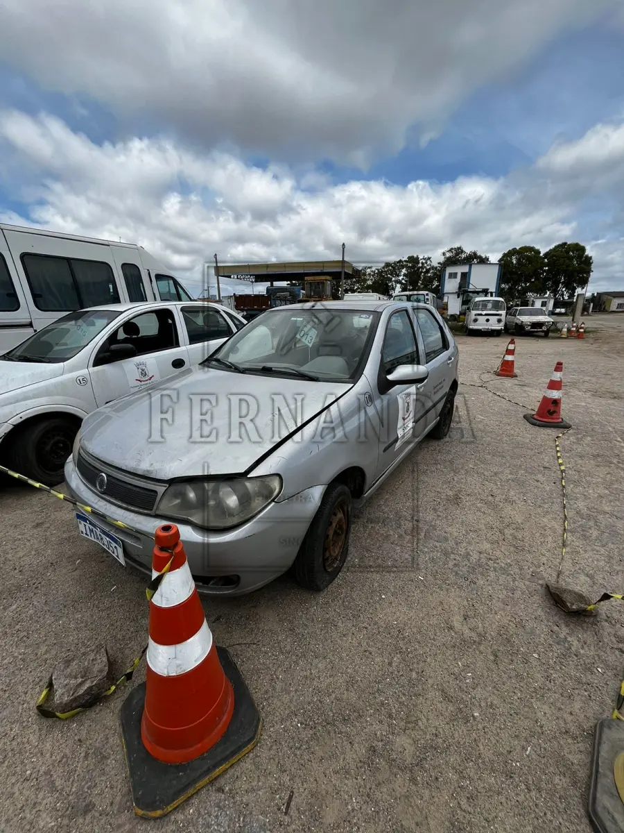 LOTE 013 - FIAT PALIO, ANO/MODELO 2004/2004, PLACA IMA8J51. AVALIADO EM R$ 2.600,00