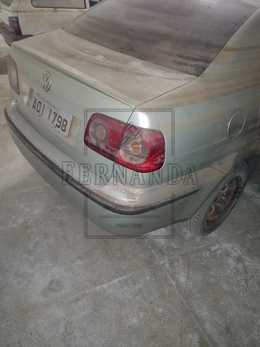 LOTE 004 - VEÍCULO DE ENCHENTE - VW Polo Sedan 1.6, ano/modelo 2006/2007, cor bege, placa AOI1798. Avaliado em R$23.000,00.