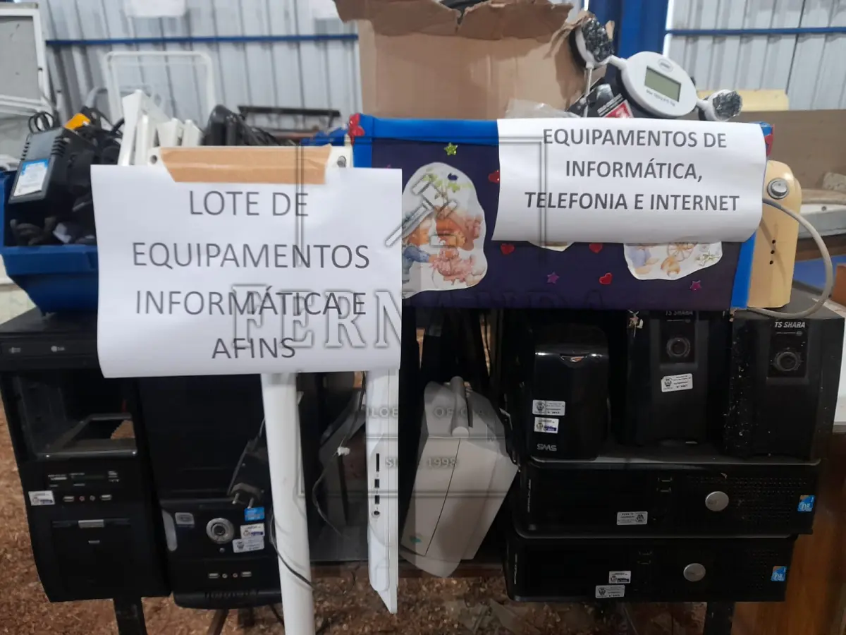 LOTE 013 - Lote de Equipamentos de informática, imagem e itens eletrônicos similares. Avaliado em R$ 5.998,60.