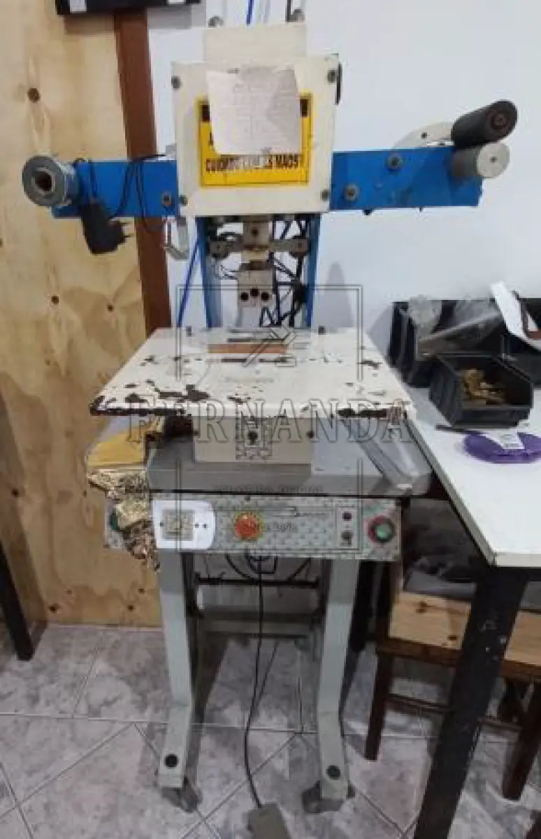 LOTE 040 - Maquina de carimbar, marca Bassotto, modelo P40000. Avaliado em R$ 3.800,00.  2° Leilão