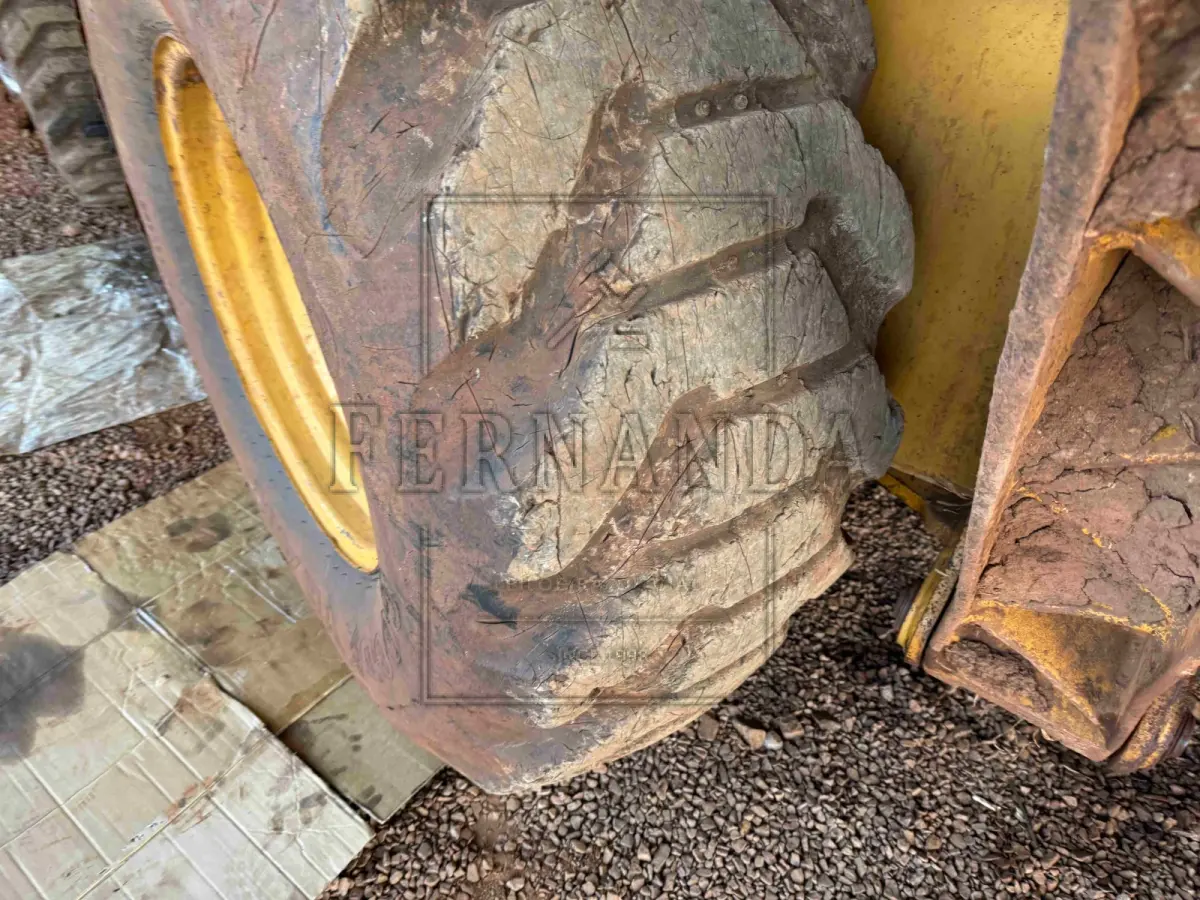 LOTE 006 - Retroescavadeira, marca Caterpillar, modelo 416E, ano 2014.