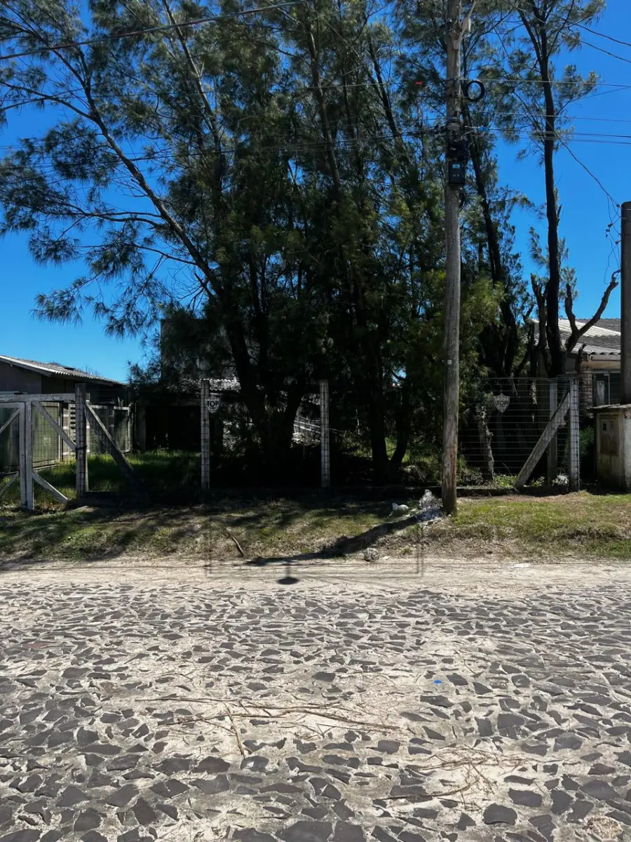 LOTE 002 - Imóvel de matrícula nº 8834, Inscrição Municipal: 17459, endereço: Rua Xanadu, 410, Nordeste, Imbé/RS. Avaliado em R$ 120.000,00 . 2º Leilão.