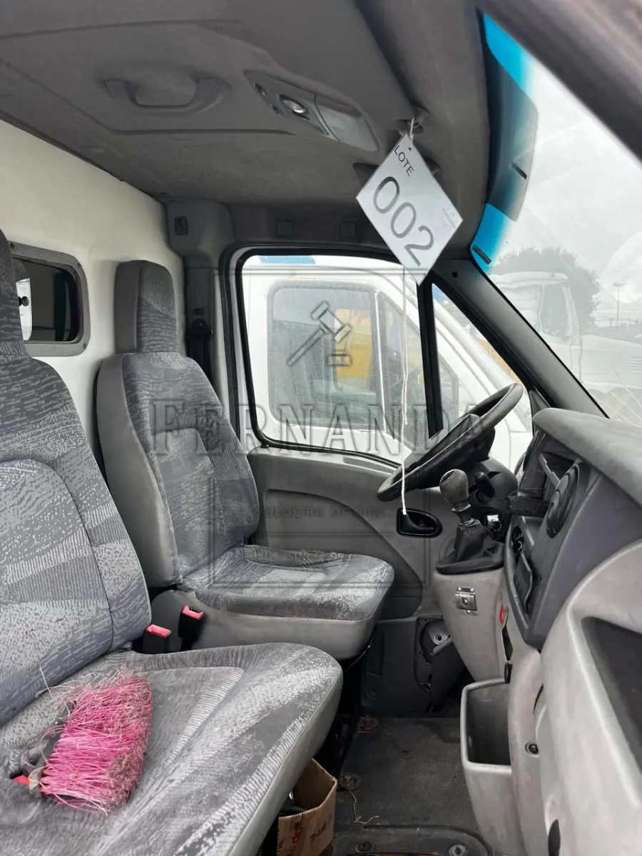 LOTE 002 - ESPECIAL CAMINHONETE RENAULT / MSTR MARIMAR AMB, ANO / MODELO 2011/2012, PLACA ISR 3956. AVALIADA EM R$3.500,00.