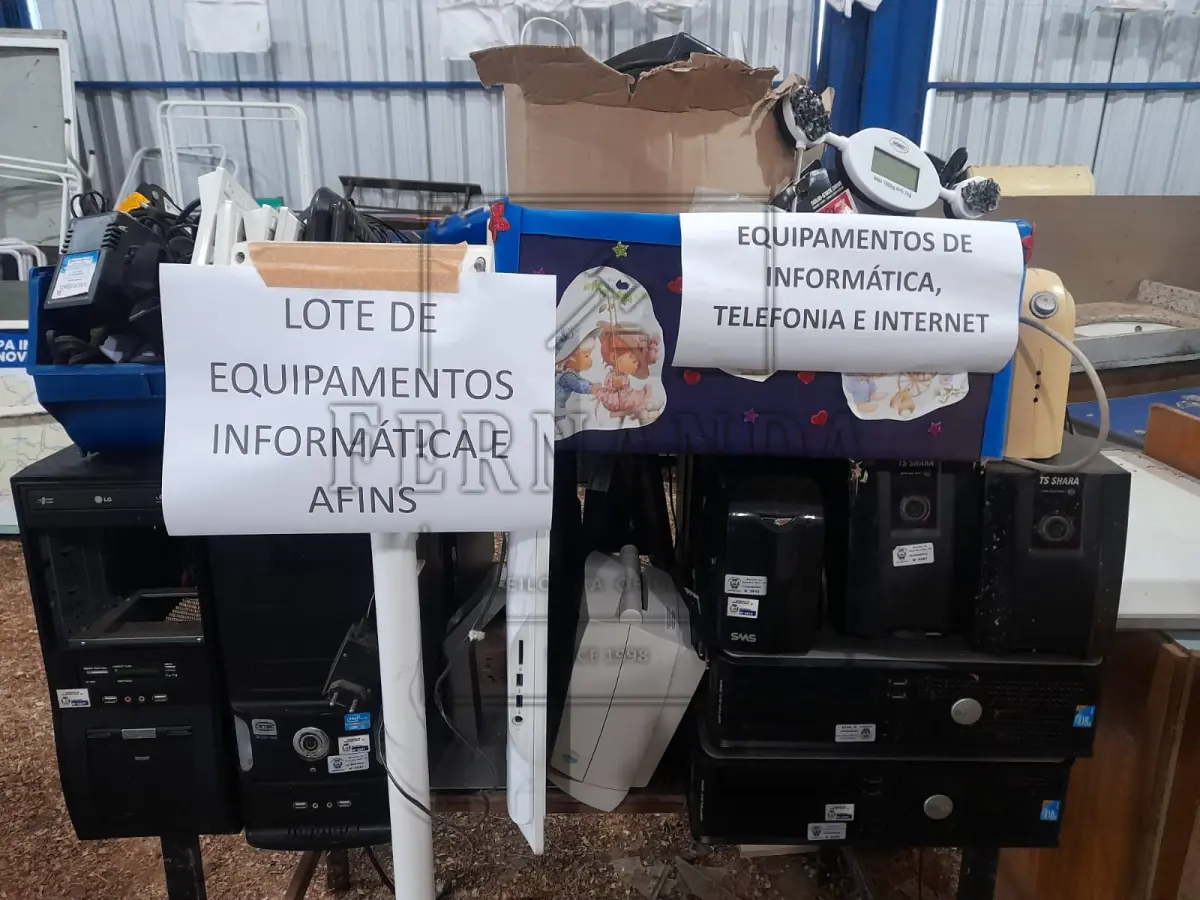 LOTE 013 - Lote de Equipamentos de informática, imagem e itens eletrônicos similares. Avaliado em R$ 5.998,60.