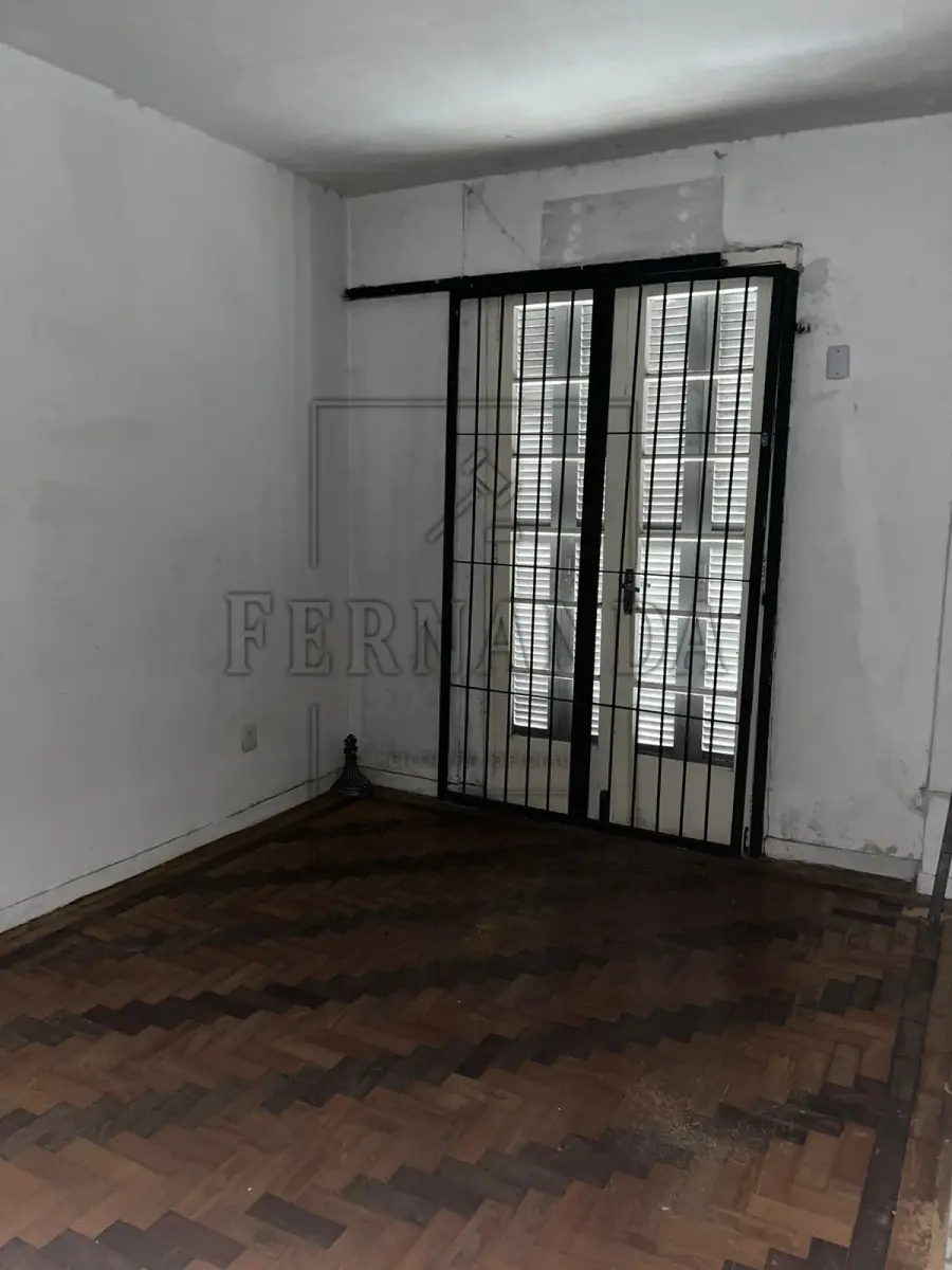 LOTE 003 - Imóvel localizado na Rua dos Andradas, 868, Ap.12 – Edifício Guaporé, Centro Histórico, Porto Alegre/RS . Matrícula n° 57.370. Avaliado em R$ 400.000,00. 1° Leilão. IMÓVEL DESOCUPADO.