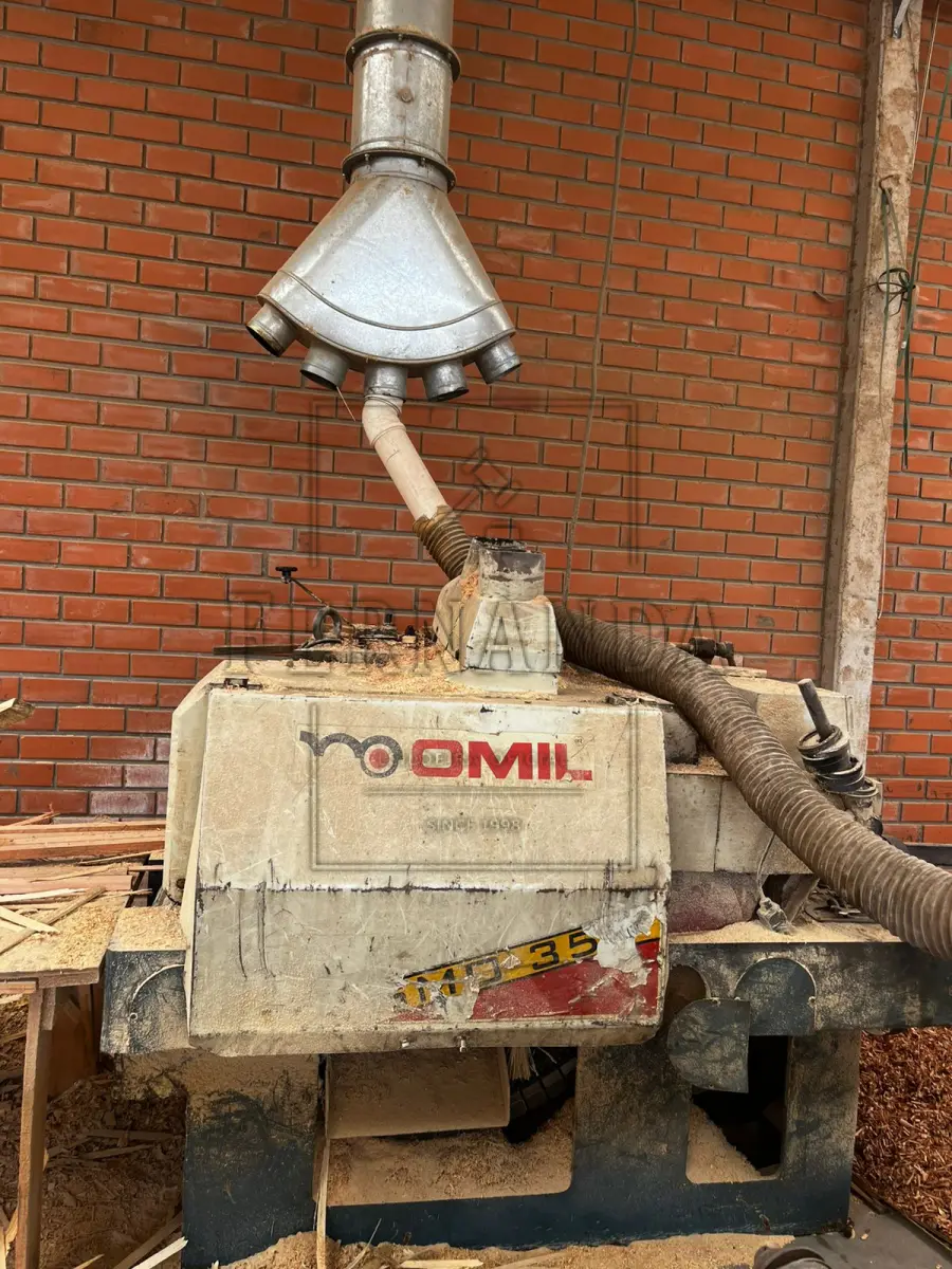 LOTE 002 - Um refilador para costaneiras e tábuas, em regular estado, funcionando, marca Omil. Avaliada em R$ 35.000,00 .