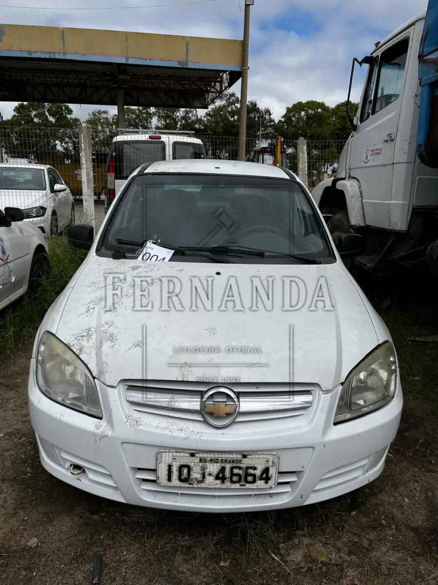 LOTE 004 - AUTOMÓVEL GM/ PRISMA JOY, ANO/MODELO 2009 / 2010, PLACA IQJ 4664. AVALIADO EM R$ 2.600,00.