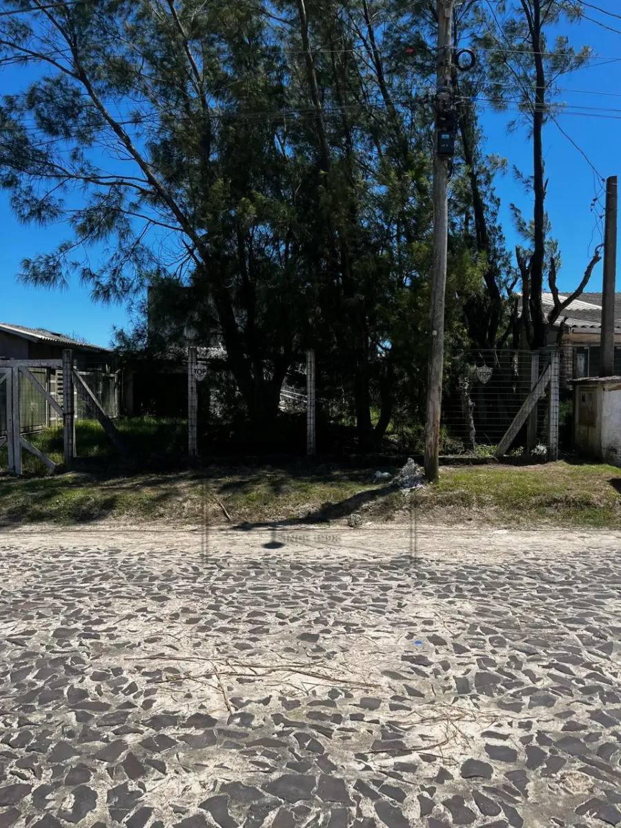LOTE 002 - Imóvel de matrícula nº 8834, Inscrição Municipal: 17459, endereço: Rua Xanadu, 410, Nordeste, Imbé/RS. Avaliado em R$ 120.000,00 . 2º Leilão.