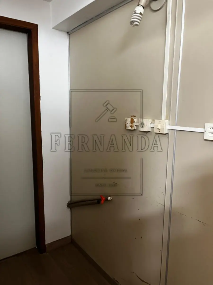 LOTE 003 - SANTO ÂNGELO/RS: Sala Comercial na Rua Três de Outubro, n° 256/202, Centro, Santo Ângelo/RS.  Matrícula n° 29.445. Avaliado em R$ 142.200,00.