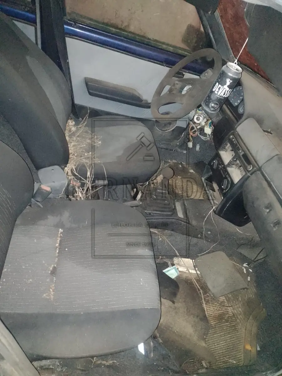 LOTE 001 - Veículo Fiat/Uno Mille SX, azul, ano/modelo 1997/1998, placas JNP0037. Avaliado em R$ 1.500,00.
