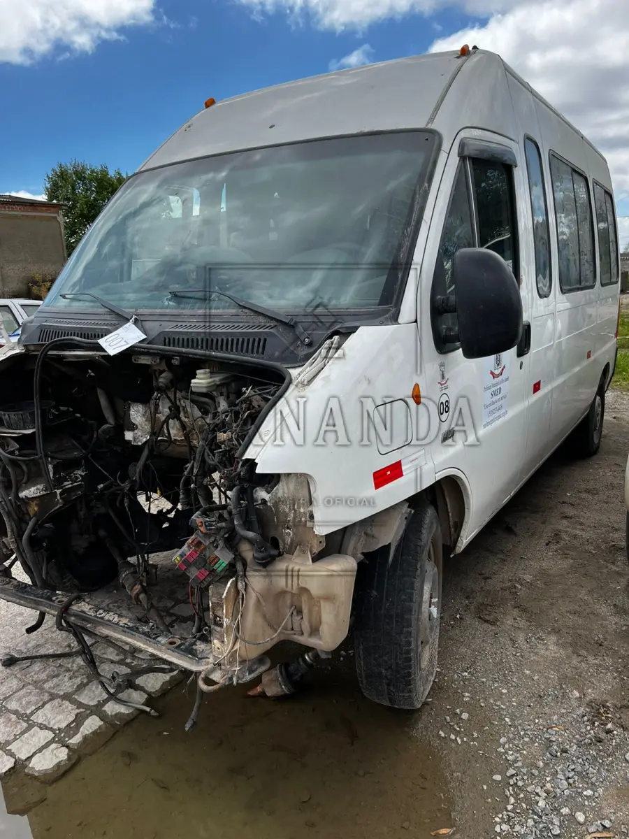 LOTE 007 - MICROÔNIBUS MARCA PEGEOUT/ BOXER JAEDI TUR, ANO/MODELO 2008/2009, PLACA IPJ8497. AVALIADO EM R$ 2.600,00