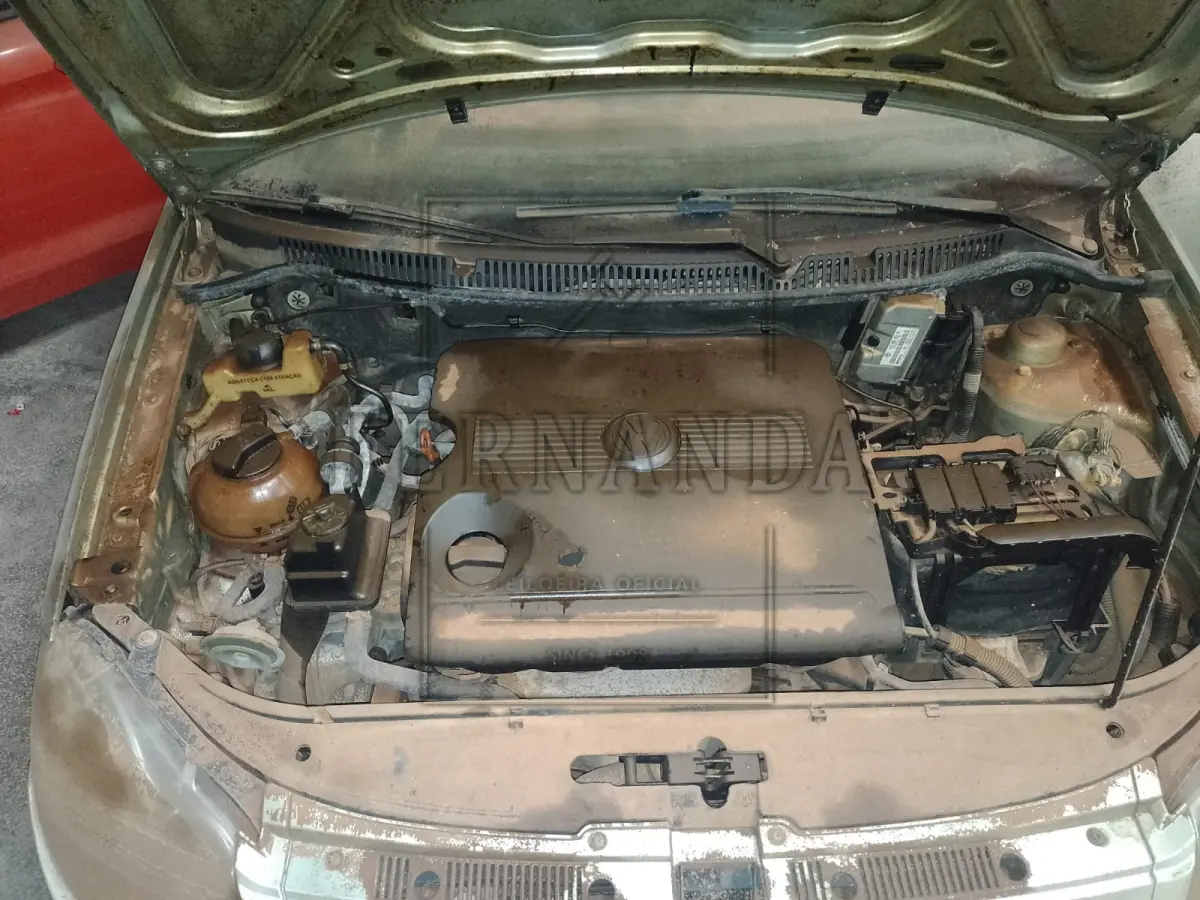 LOTE 001 - VEÍCULO DE ENCHENTE - VW Polo Sedan 1.6, ano/modelo 2006/2007, cor bege, placa AOI1798. Avaliado em R$23.000,00.